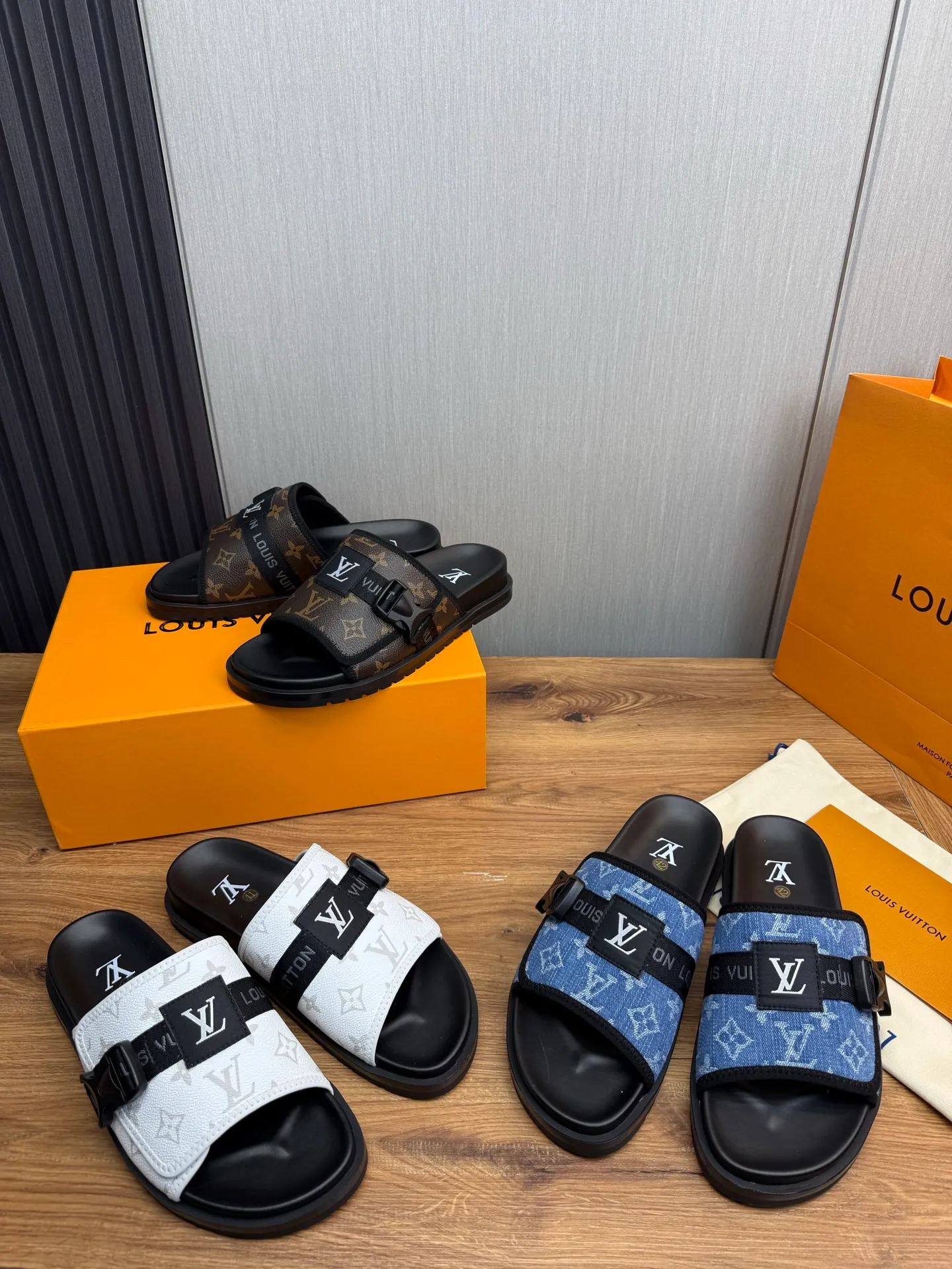 Men's shoes 💰320💰 Lv. hot selling men's slippers 🔥 🩴Official website one to one production 38-45 sizes 45 46 🉑️Customized!